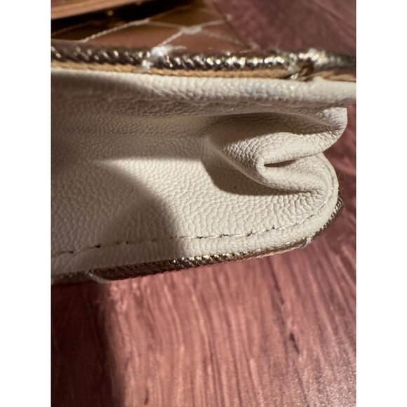 ✨‎ For Sale: Betsey Johnson Shimmery Cell Phone Crossbody ✨ - Picture 10 of 10